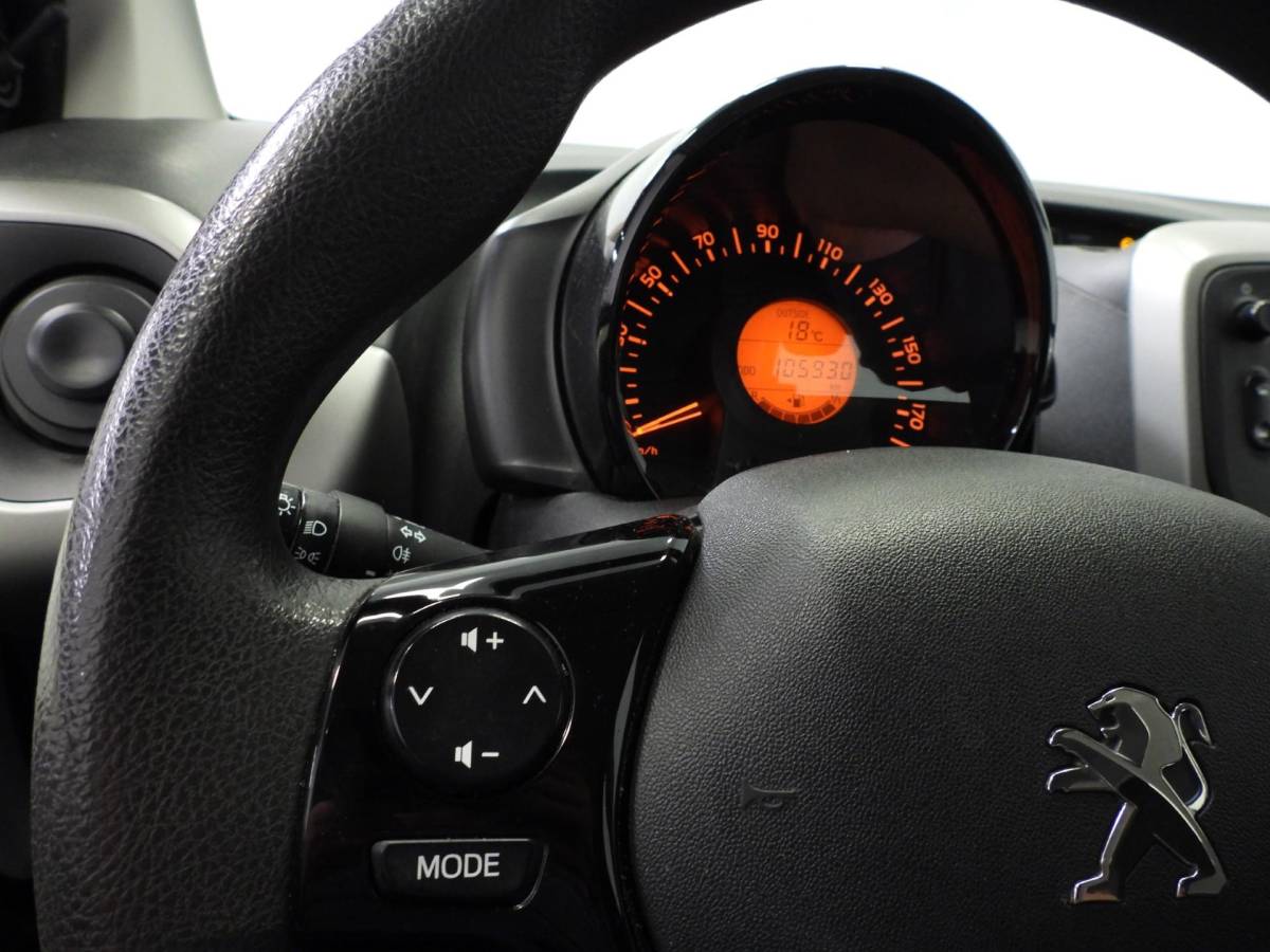 Peugeot 108 Peugeot 108 1.0 e-VTi Active Premium AIRCO/BLUETOOTH!