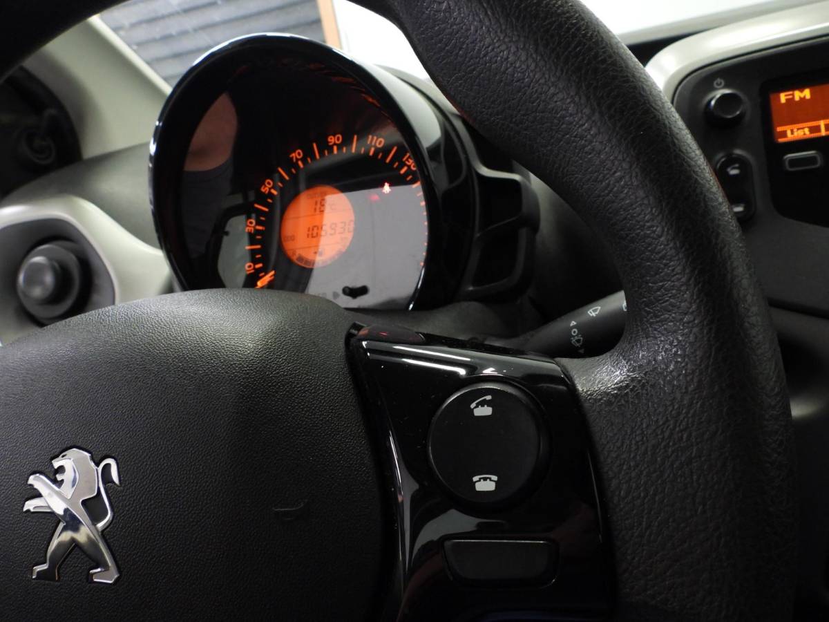 Peugeot 108 Peugeot 108 1.0 e-VTi Active Premium AIRCO/BLUETOOTH!