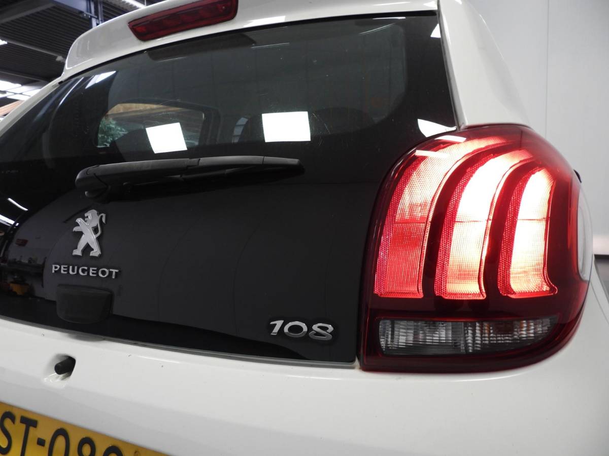 Peugeot 108 Peugeot 108 1.0 e-VTi Active Premium AIRCO/BLUETOOTH!
