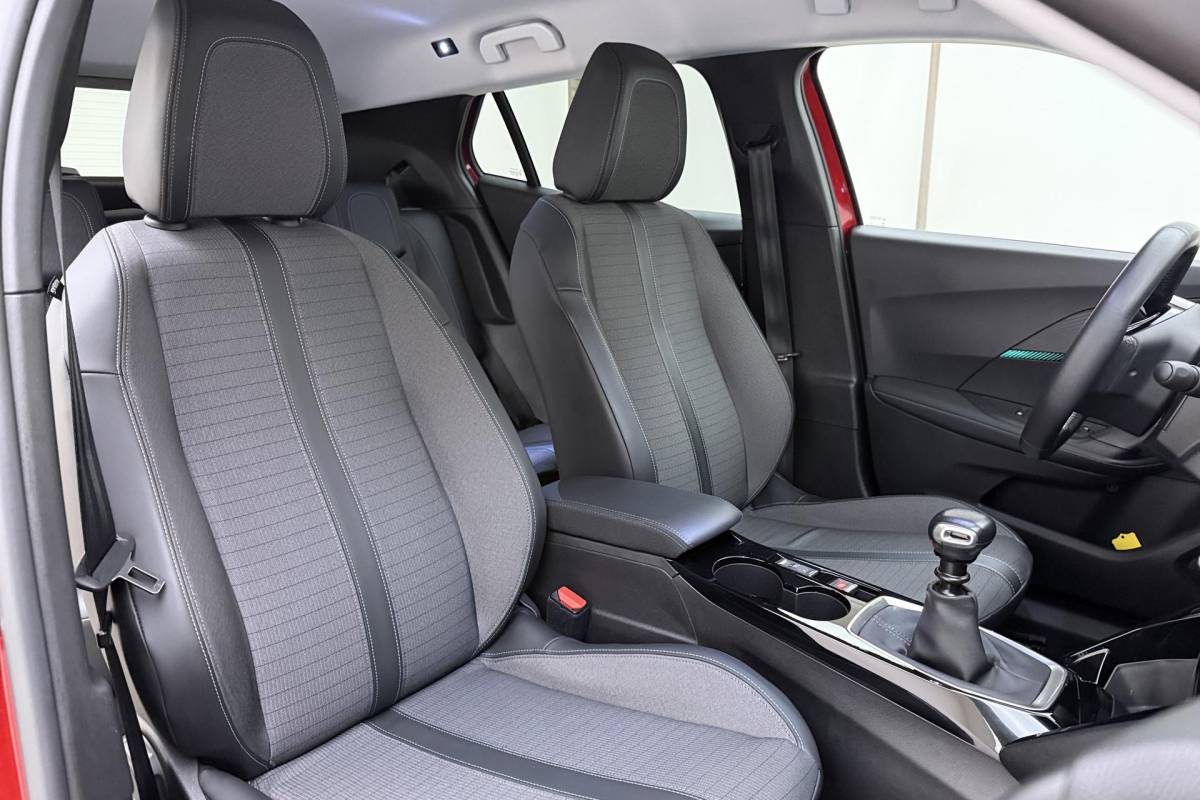 Peugeot 2008 Peugeot 2008 1.2 Turbo Allure 100 Pk | Navigatie | Cruise Control | Climate Control | Camera Achter | Keyless Start