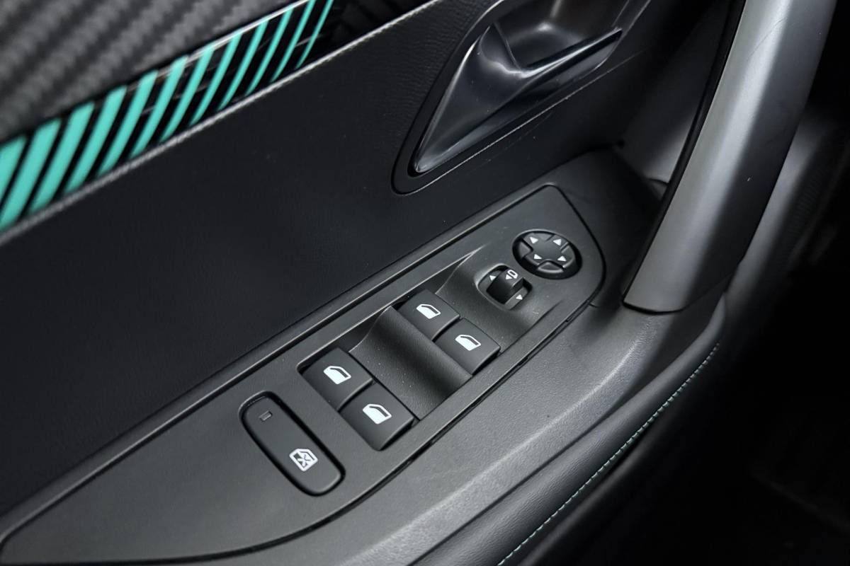 Peugeot 2008 Peugeot 2008 1.2 Turbo Allure 100 Pk | Navigatie | Cruise Control | Climate Control | Camera Achter | Keyless Start