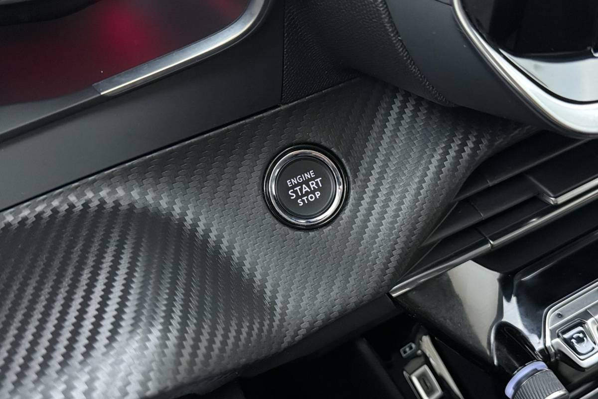 Peugeot 2008 Peugeot 2008 1.2 Turbo Allure 100 Pk | Navigatie | Cruise Control | Climate Control | Camera Achter | Keyless Start