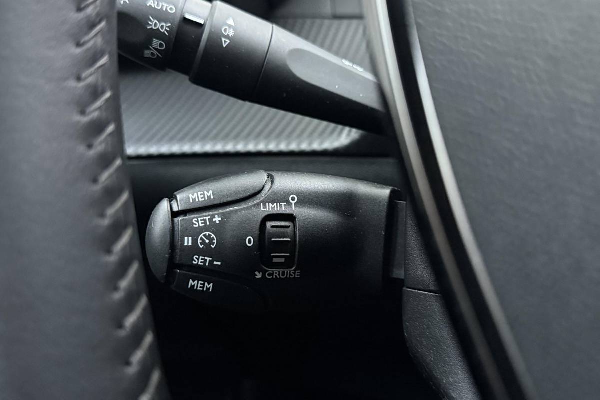 Peugeot 2008 Peugeot 2008 1.2 Turbo Allure 100 Pk | Navigatie | Cruise Control | Climate Control | Camera Achter | Keyless Start