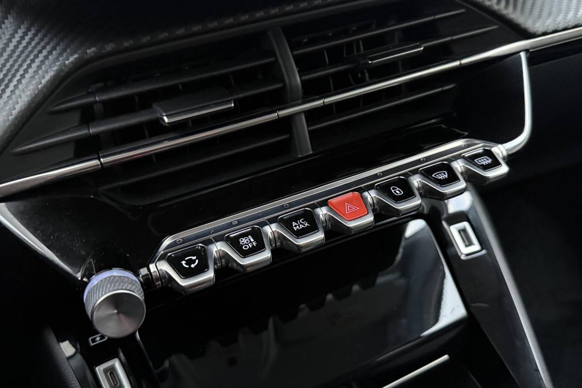 Peugeot 2008 Peugeot 2008 1.2 Turbo Allure 100 Pk | Navigatie | Cruise Control | Climate Control | Camera Achter | Keyless Start