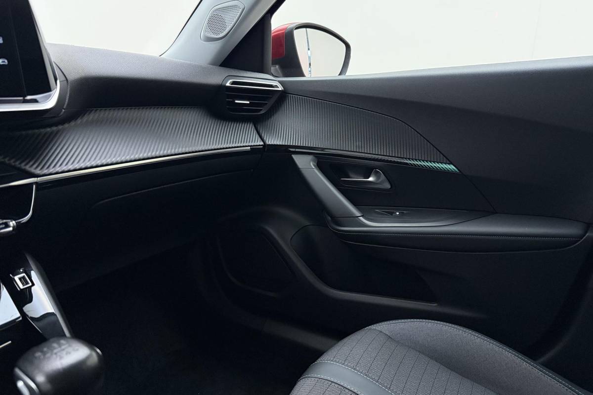 Peugeot 2008 Peugeot 2008 1.2 Turbo Allure 100 Pk | Navigatie | Cruise Control | Climate Control | Camera Achter | Keyless Start