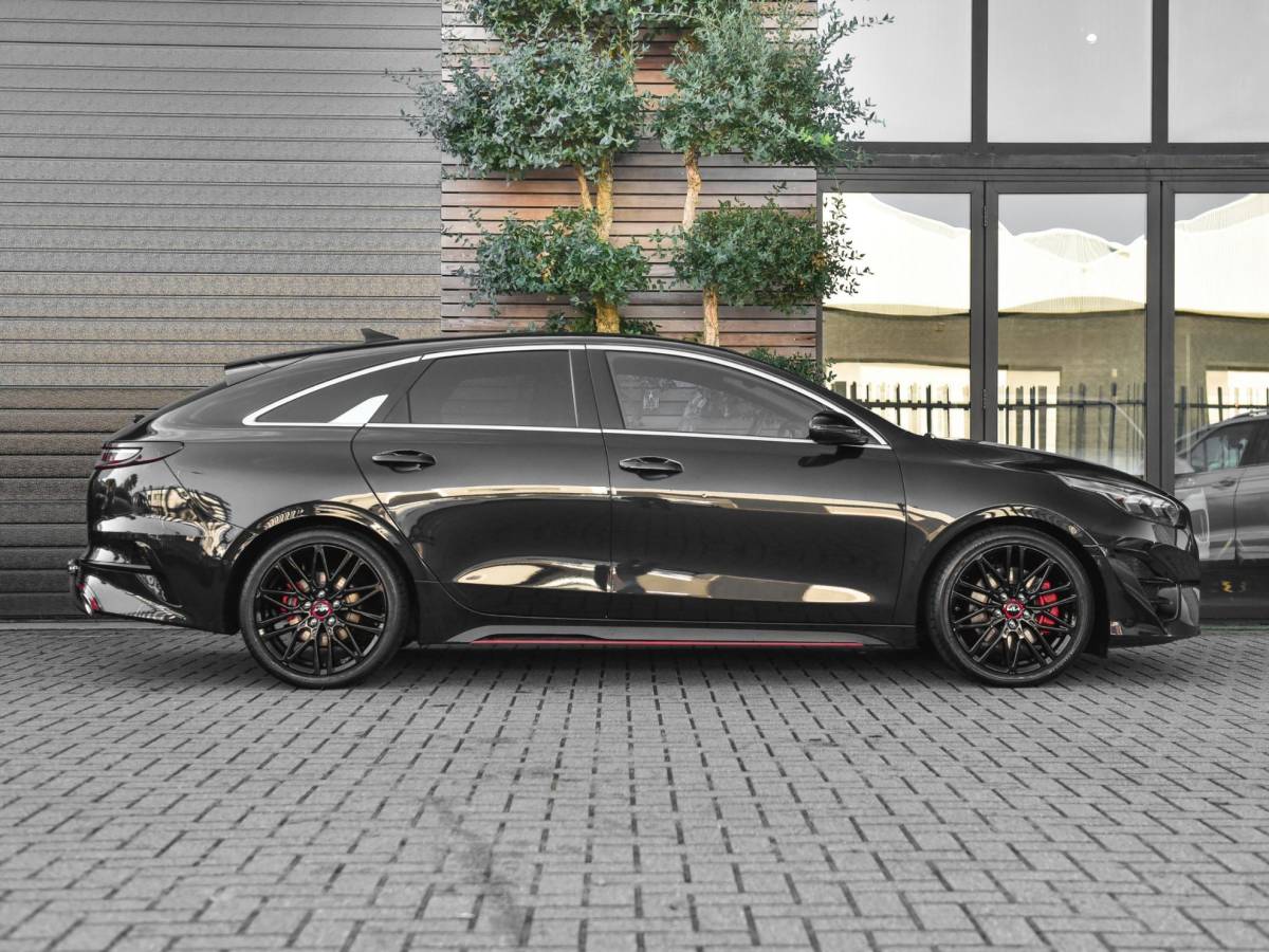 Kia ProCeed Kia ProCeed 1.6 T-GDi GT Panoramadak Trekhaak Alcantara Camera JBL