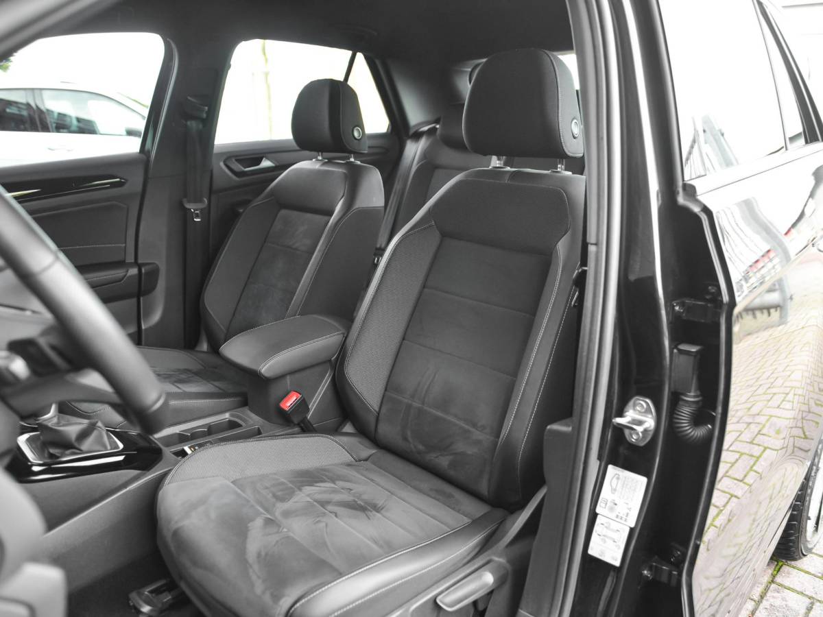 Volkswagen T-Roc Volkswagen T-Roc 1.5 TSI R-Line ACC Camera Navi Trekhaak 19 inch Velgen