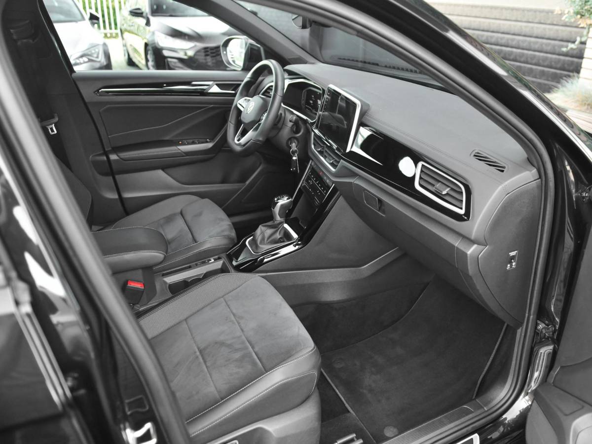 Volkswagen T-Roc Volkswagen T-Roc 1.5 TSI R-Line ACC Camera Navi Trekhaak 19 inch Velgen