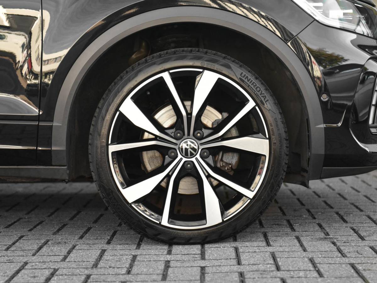 Volkswagen T-Roc Volkswagen T-Roc 1.5 TSI R-Line ACC Camera Navi Trekhaak 19 inch Velgen