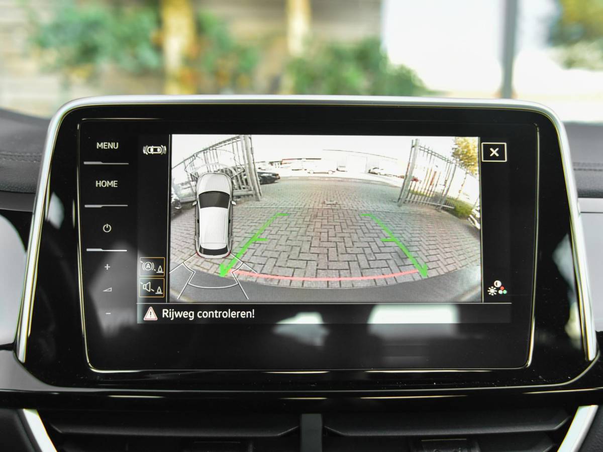 Volkswagen T-Roc Volkswagen T-Roc 1.5 TSI R-Line ACC Camera Navi Trekhaak 19 inch Velgen