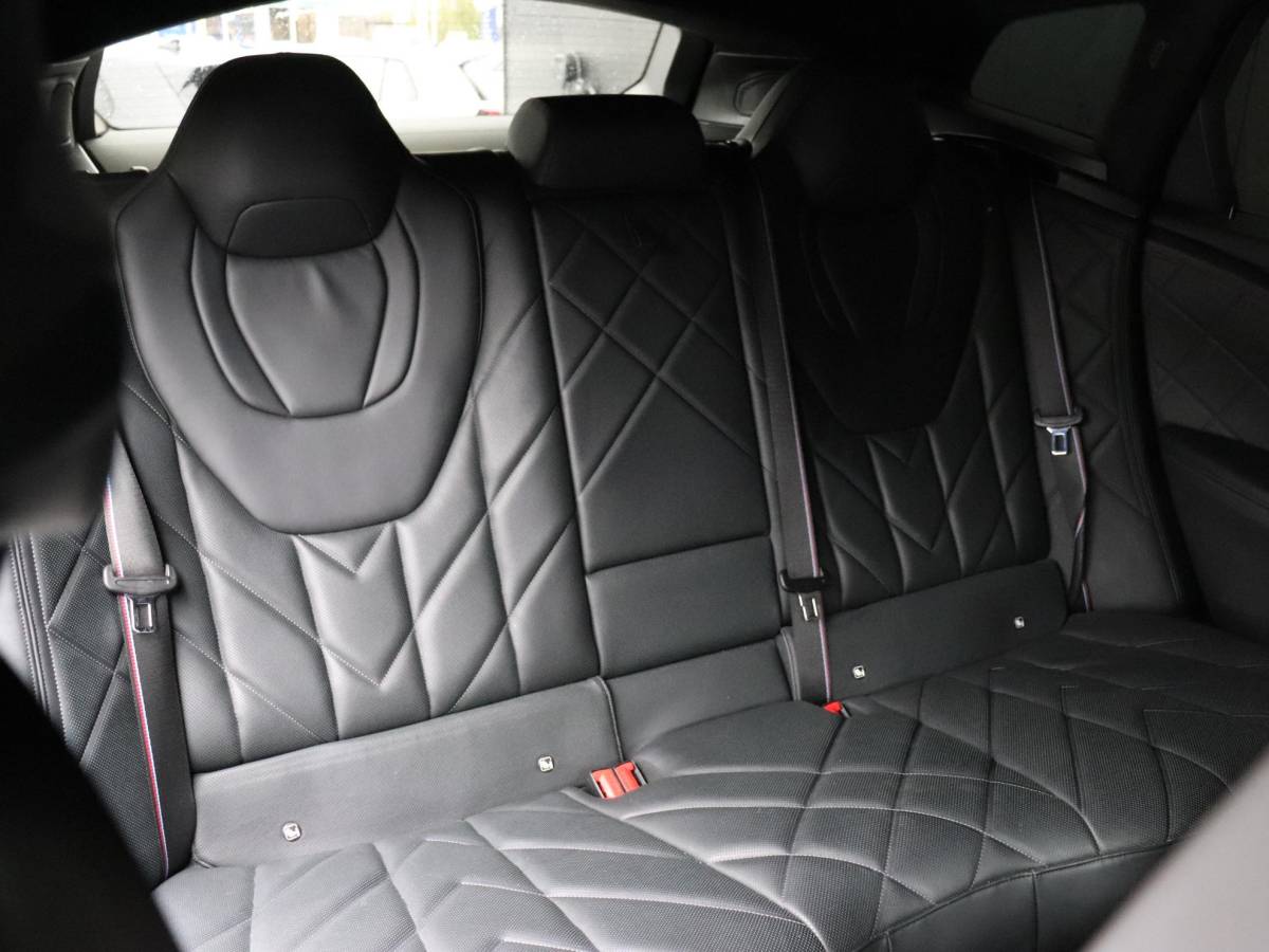 BMW XM BMW XM PHEV 30 kWh V8 | MEMORY | LEDER | B&W | 360° CAMERA | STOELVERK. | HEAD-UP | ADAPT. CRUISE | NAVI |