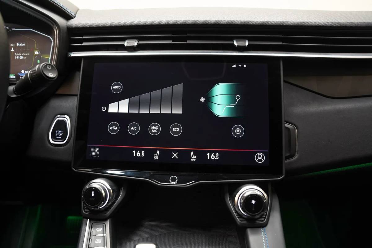 Lynk & Co 01 Lynk & Co 01 1.5 PHEV MY22 Zwart [ SoH 96,5% | Pano 360°cam Navi ]