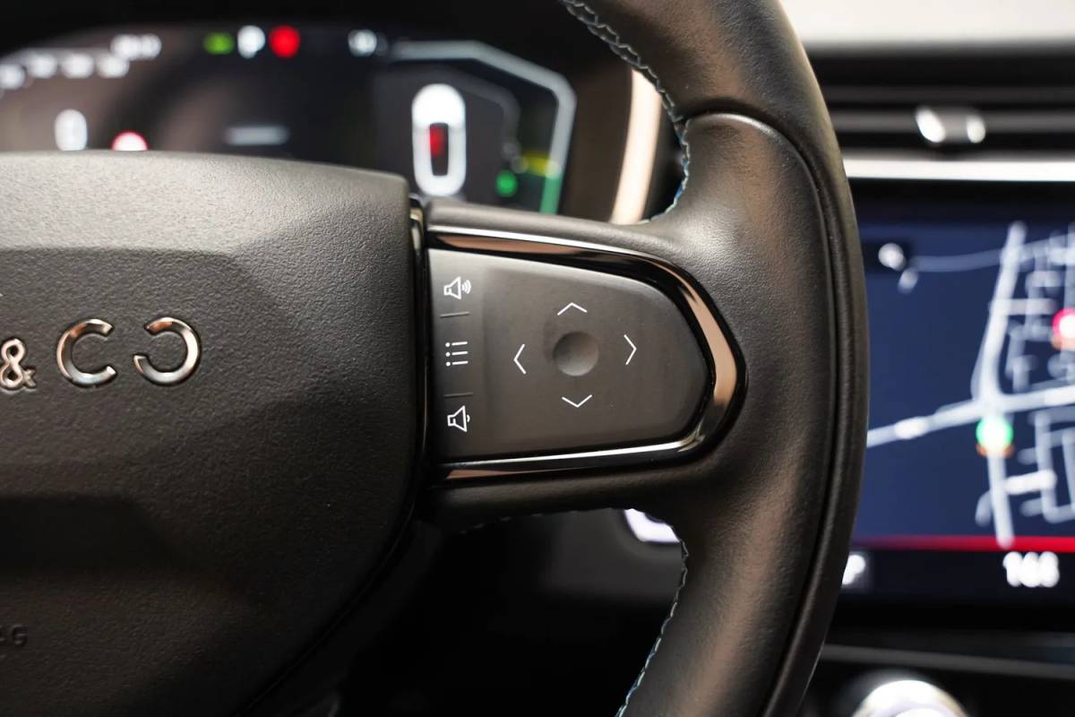 Lynk & Co 01 Lynk & Co 01 1.5 PHEV MY22 Zwart [ SoH 96,5% | Pano 360°cam Navi ]