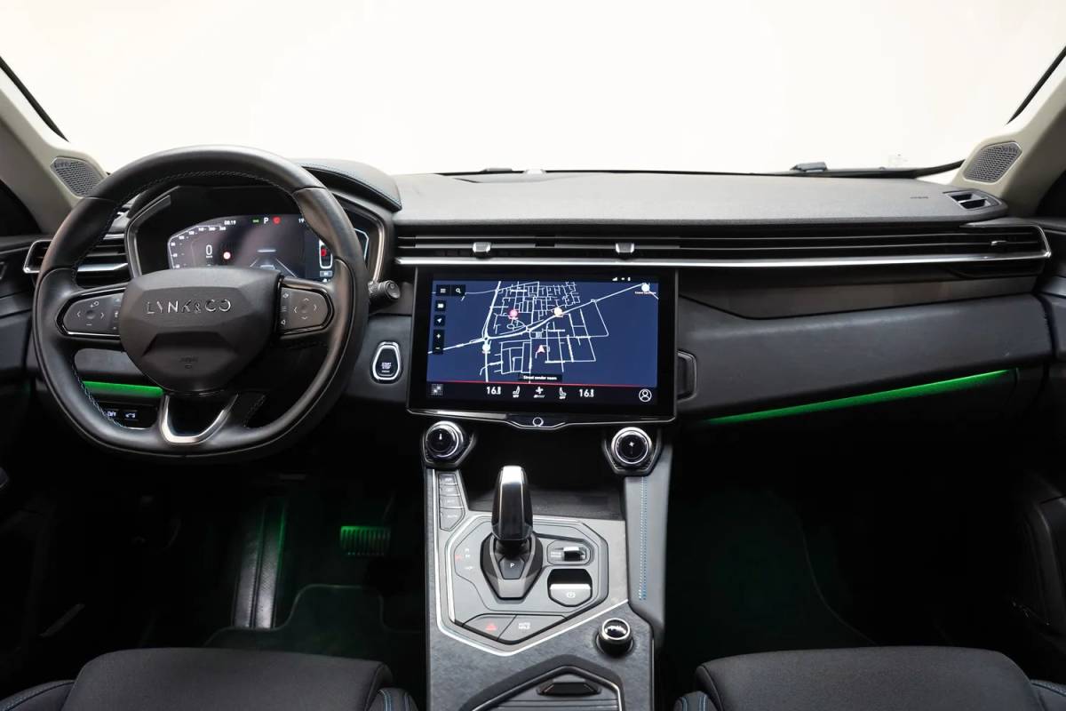 Lynk & Co 01 Lynk & Co 01 1.5 PHEV MY22 Zwart [ SoH 96,5% | Pano 360°cam Navi ]