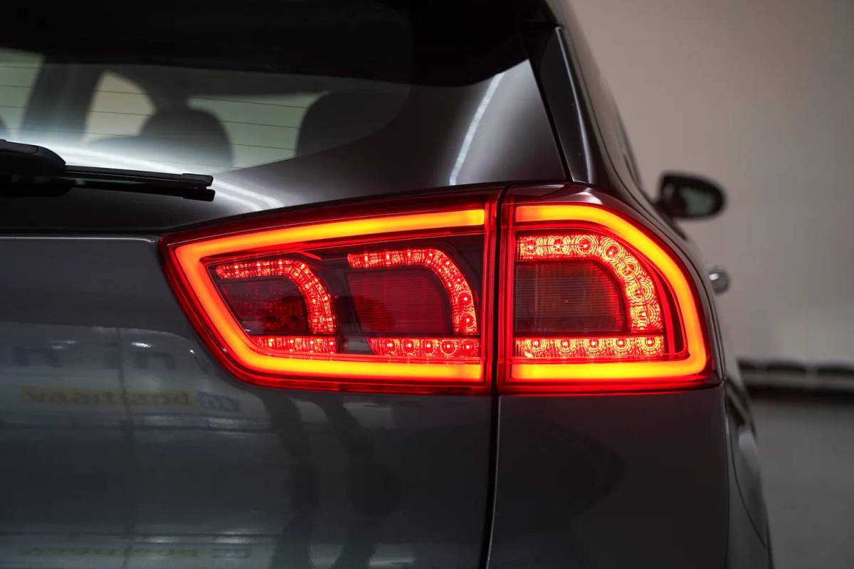 Kia Niro Kia Niro 1.6 GDi Hybrid DynamicLine [ Leder Navi Apple/Android Trekhaak Camera ]