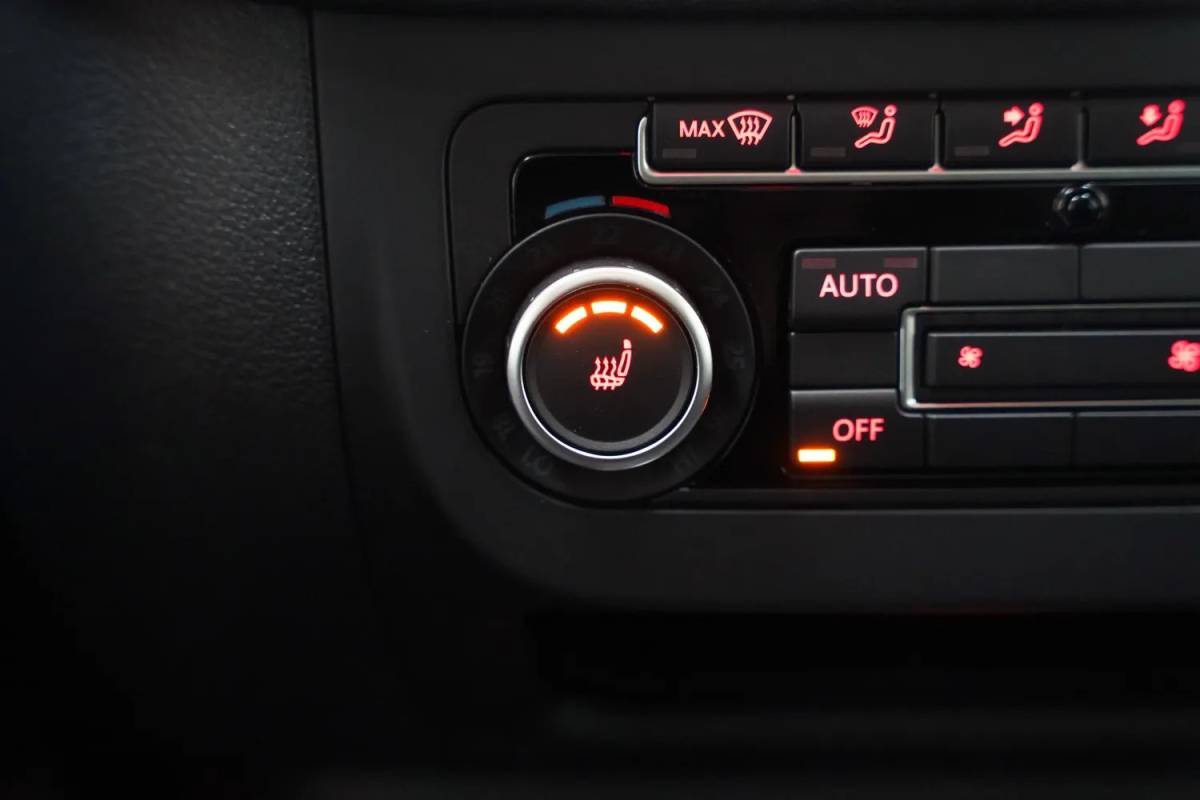 Volkswagen Tiguan Volkswagen Tiguan 2.0 TSI Sport&Style 4Motion Aut. [ Panoramadak Trekhaak Navigatie Camera Stoelverwarming]