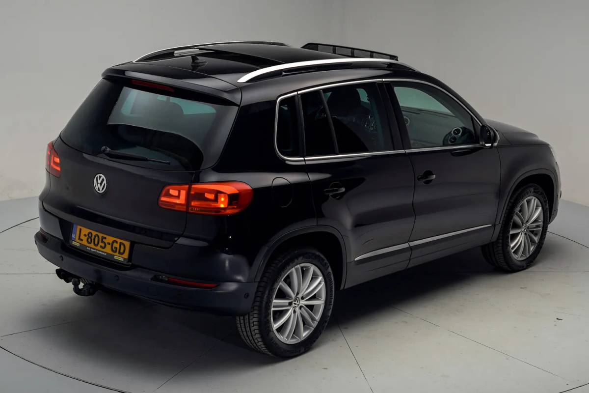 Volkswagen Tiguan Volkswagen Tiguan 2.0 TSI Sport&Style 4Motion Aut. [ Panoramadak Trekhaak Navigatie Camera Stoelverwarming]
