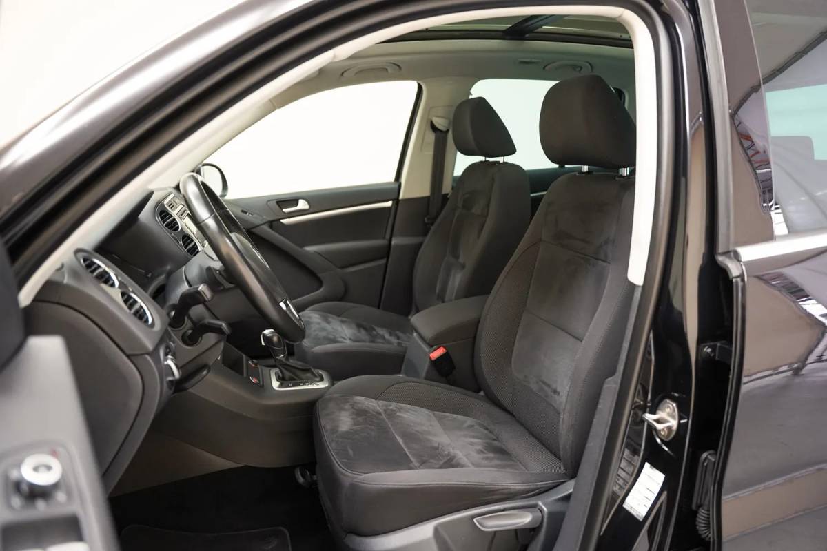 Volkswagen Tiguan Volkswagen Tiguan 2.0 TSI Sport&Style 4Motion Aut. [ Panoramadak Trekhaak Navigatie Camera Stoelverwarming]
