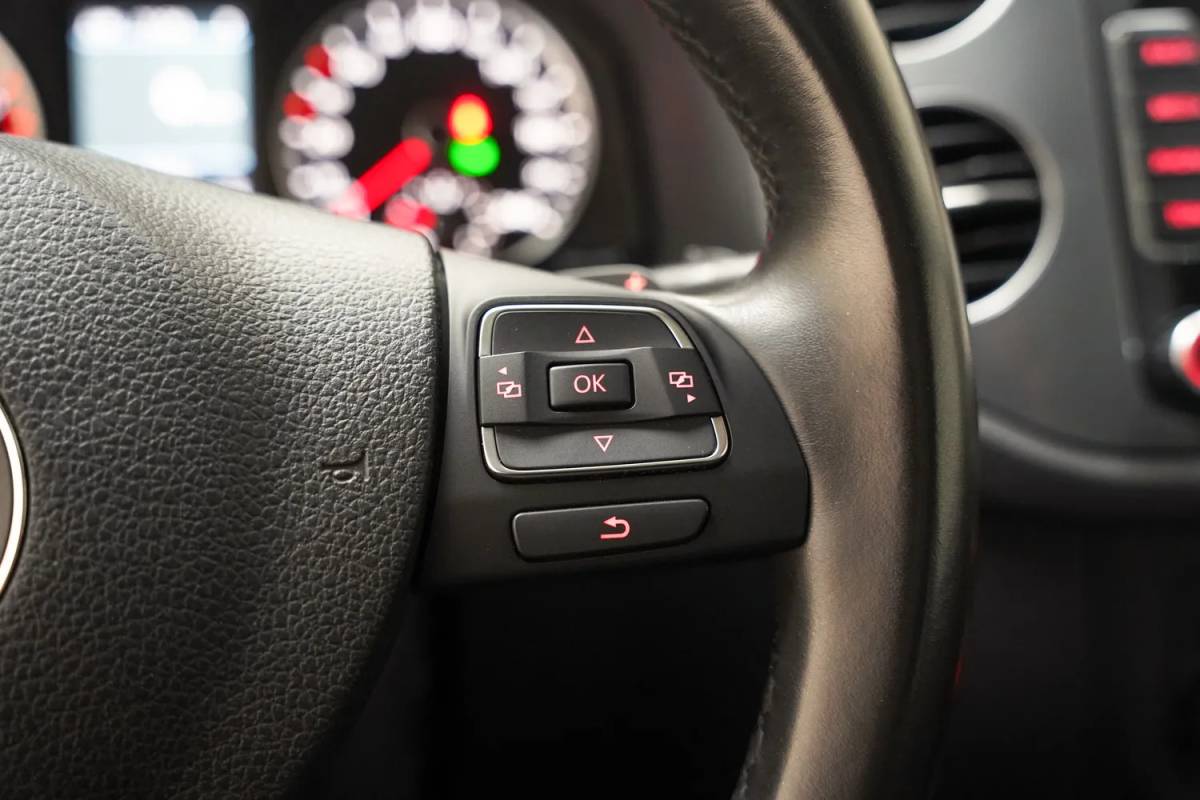 Volkswagen Tiguan Volkswagen Tiguan 2.0 TSI Sport&Style 4Motion Aut. [ Panoramadak Trekhaak Navigatie Camera Stoelverwarming]