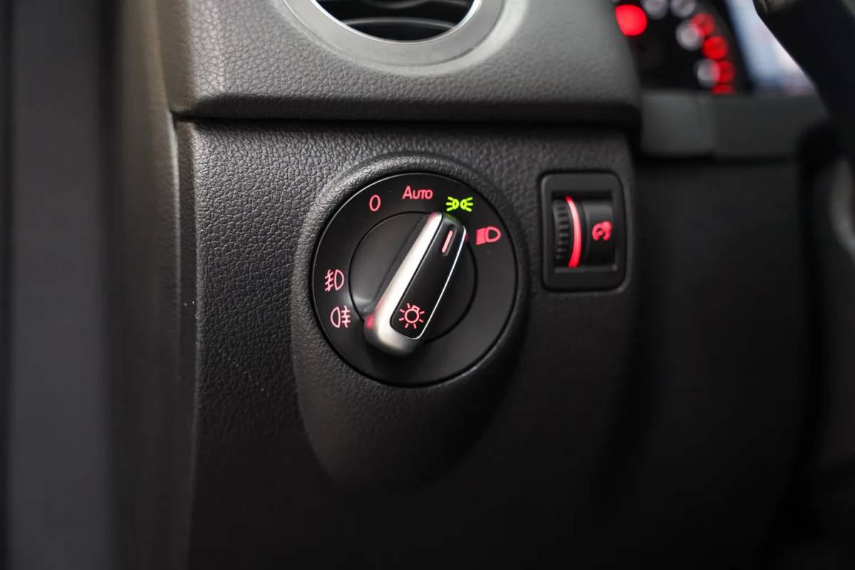 Volkswagen Tiguan Volkswagen Tiguan 2.0 TSI Sport&Style 4Motion Aut. [ Panoramadak Trekhaak Navigatie Camera Stoelverwarming]