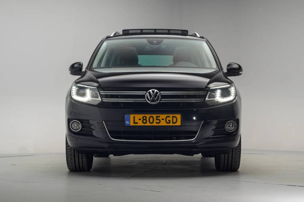 Volkswagen Tiguan Volkswagen Tiguan 2.0 TSI Sport&Style 4Motion Aut. [ Panoramadak Trekhaak Navigatie Camera Stoelverwarming]