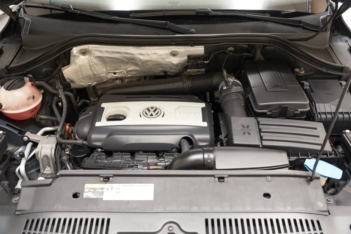 Volkswagen Tiguan Volkswagen Tiguan 2.0 TSI Sport&Style 4Motion Aut. [ Panoramadak Trekhaak Navigatie Camera Stoelverwarming]
