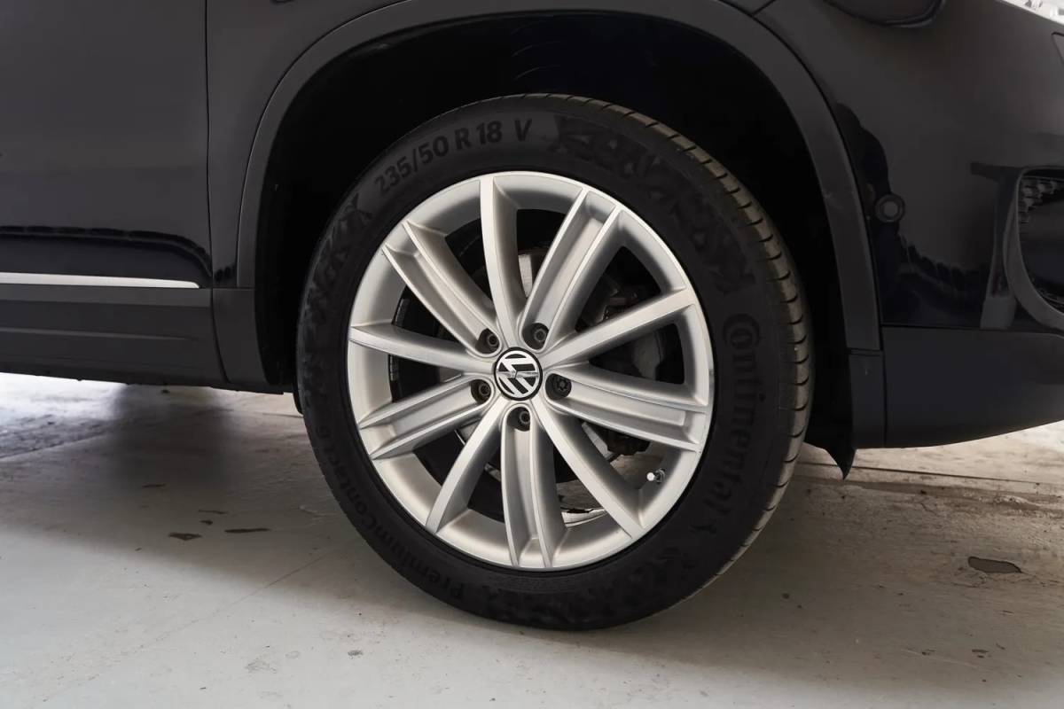 Volkswagen Tiguan Volkswagen Tiguan 2.0 TSI Sport&Style 4Motion Aut. [ Panoramadak Trekhaak Navigatie Camera Stoelverwarming]