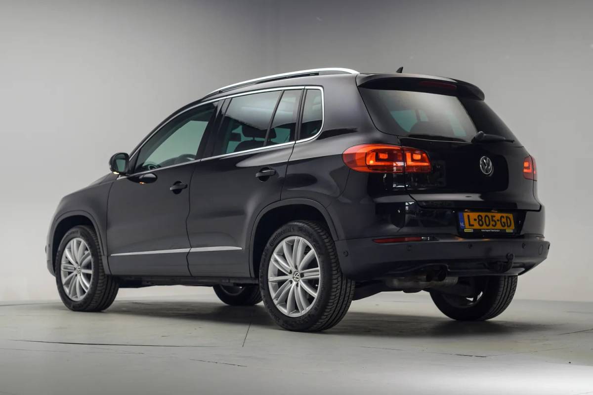 Volkswagen Tiguan Volkswagen Tiguan 2.0 TSI Sport&Style 4Motion Aut. [ Panoramadak Trekhaak Navigatie Camera Stoelverwarming]