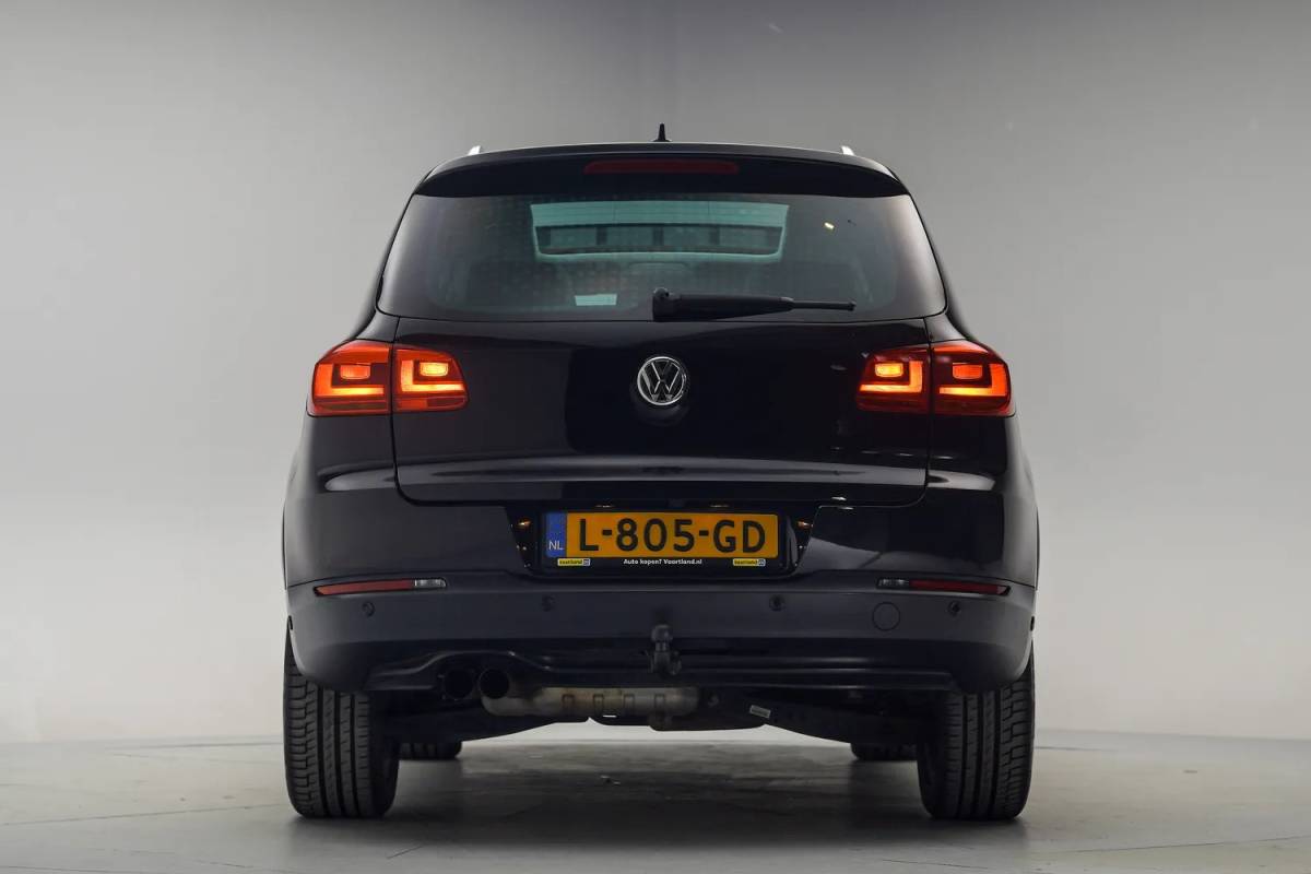 Volkswagen Tiguan Volkswagen Tiguan 2.0 TSI Sport&Style 4Motion Aut. [ Panoramadak Trekhaak Navigatie Camera Stoelverwarming]