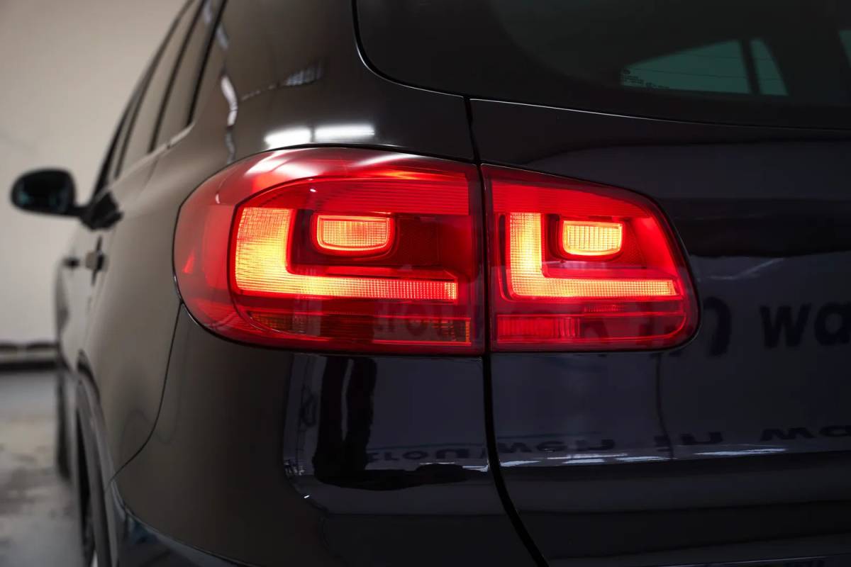 Volkswagen Tiguan Volkswagen Tiguan 2.0 TSI Sport&Style 4Motion Aut. [ Panoramadak Trekhaak Navigatie Camera Stoelverwarming]