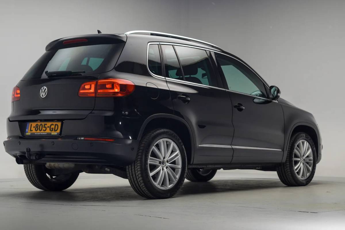 Volkswagen Tiguan Volkswagen Tiguan 2.0 TSI Sport&Style 4Motion Aut. [ Panoramadak Trekhaak Navigatie Camera Stoelverwarming]