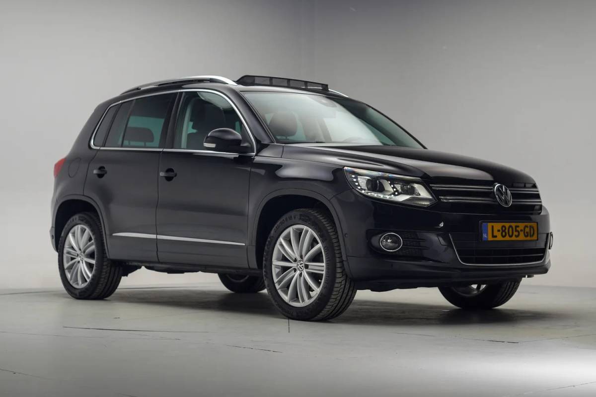 Volkswagen Tiguan Volkswagen Tiguan 2.0 TSI Sport&Style 4Motion Aut. [ Panoramadak Trekhaak Navigatie Camera Stoelverwarming]