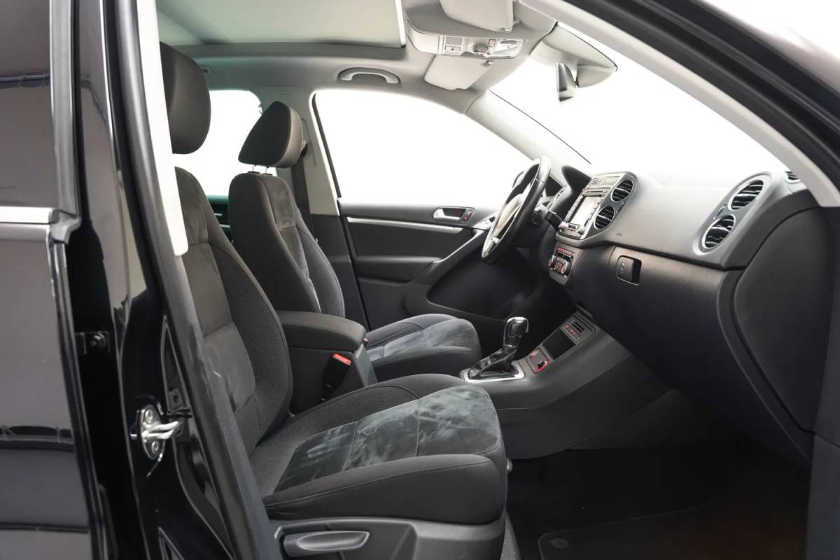Volkswagen Tiguan Volkswagen Tiguan 2.0 TSI Sport&Style 4Motion Aut. [ Panoramadak Trekhaak Navigatie Camera Stoelverwarming]