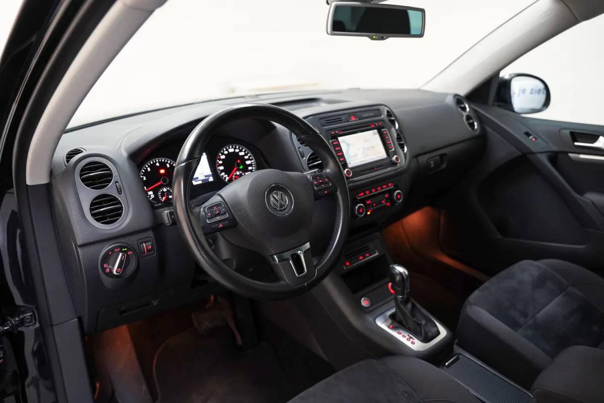 Volkswagen Tiguan Volkswagen Tiguan 2.0 TSI Sport&Style 4Motion Aut. [ Panoramadak Trekhaak Navigatie Camera Stoelverwarming]