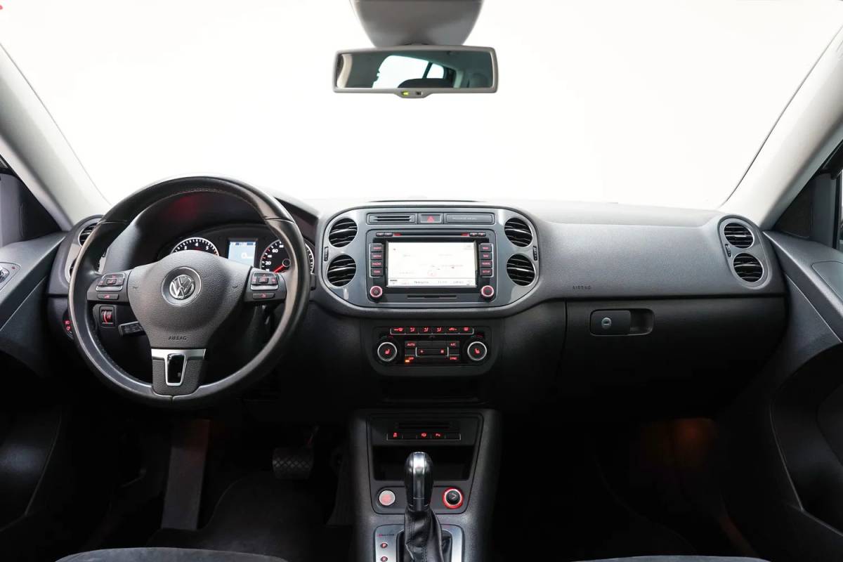 Volkswagen Tiguan Volkswagen Tiguan 2.0 TSI Sport&Style 4Motion Aut. [ Panoramadak Trekhaak Navigatie Camera Stoelverwarming]