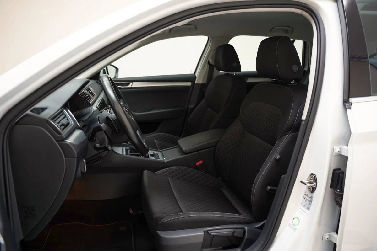 Škoda Superb Skoda Superb combi 1.4 TSI iV Business Edition Plus [ Navi Apple/Android Camera Stoelverwarming ]