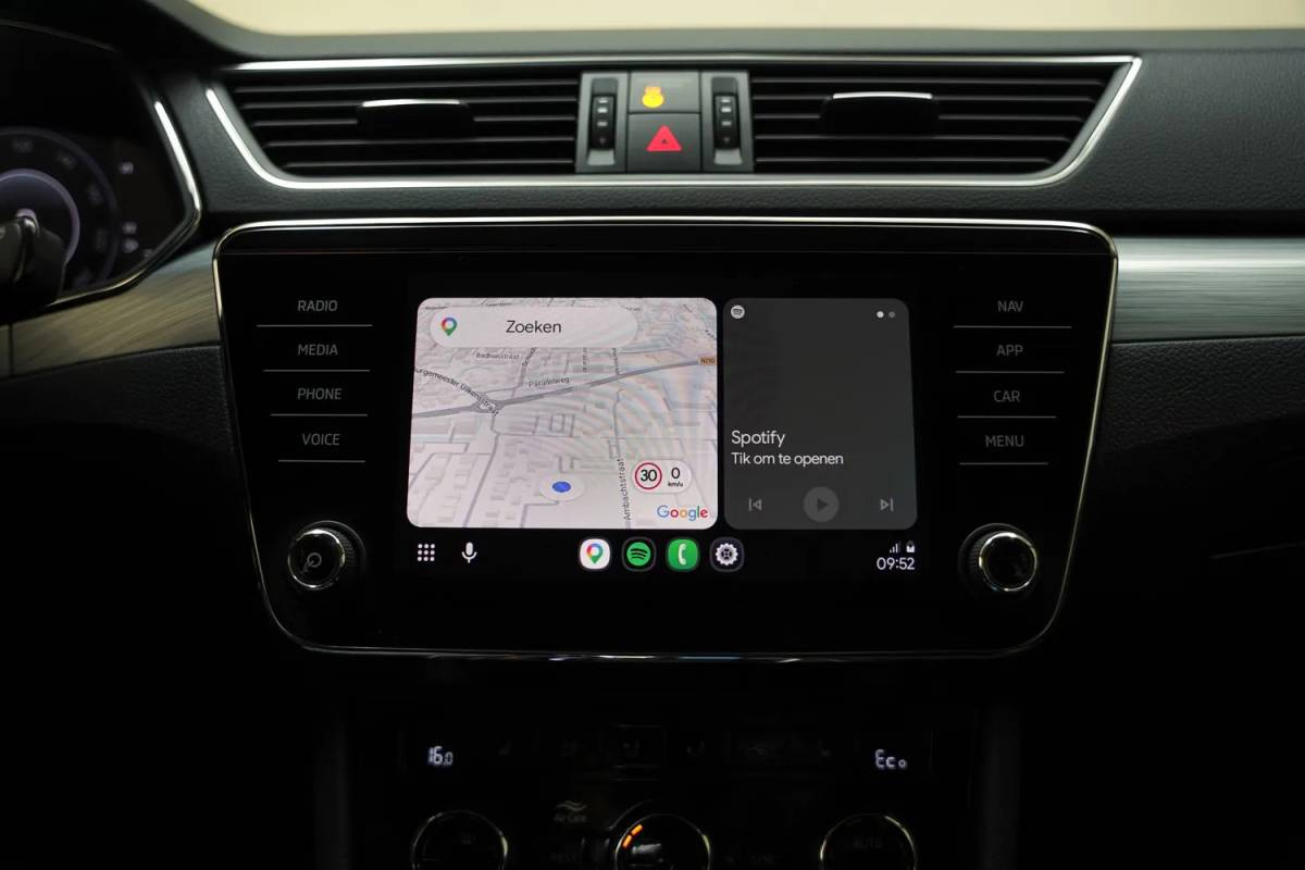 Škoda Superb Skoda Superb combi 1.4 TSI iV Business Edition Plus [ Navi Apple/Android Camera Stoelverwarming ]