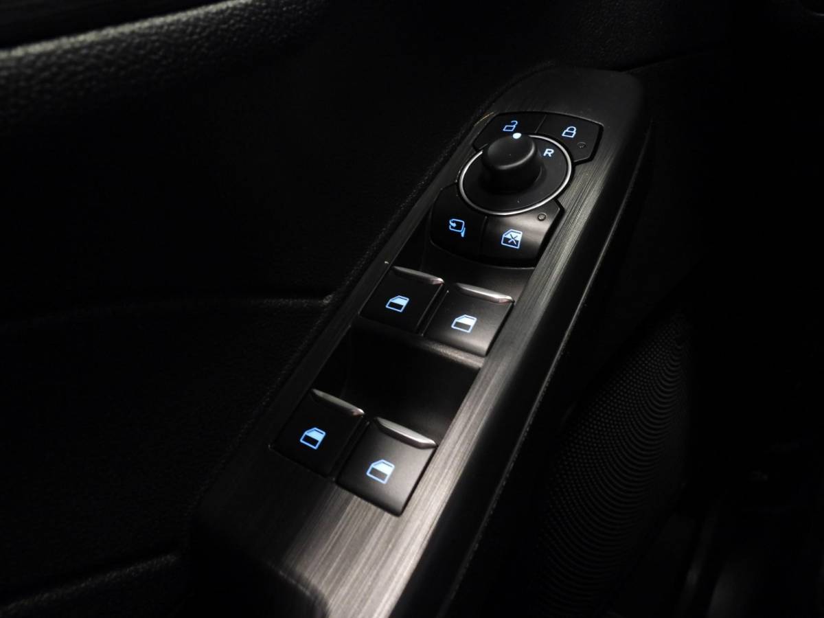 Ford Kuga Ford Kuga 2.5 PHEV Plug-In Active NAVI/CAMERA/LED/HEAD-UP/18″LMV!