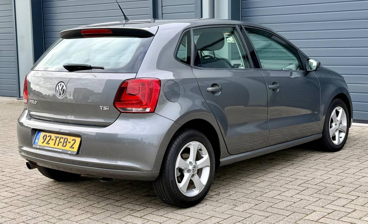 Volkswagen Polo Volkswagen Polo 1.2 TSI 90pk Comfortline | AUTOMAAT | LAGE KM NAP | 5 Deurs | Cruise | Airco | PDC |