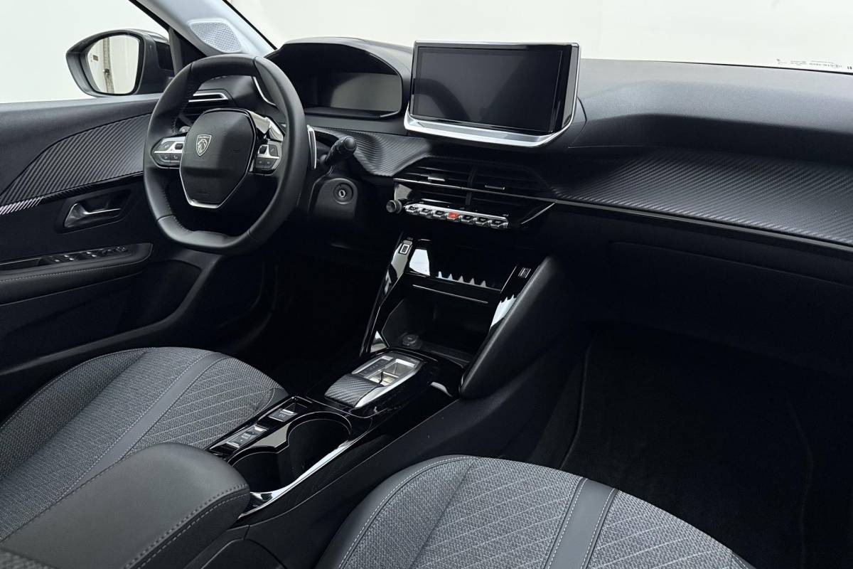 Peugeot 208 Peugeot 208 1.2 Hybrid 110 e-DCS6 Allure | Achteruitrijcamera | Adaptive cruise-control | Full-map navigatie | Stuurversnellingen | Verkeersborddetectie | Hill-hold | Apple carplay/Android auto | Dodehoekdetectie |