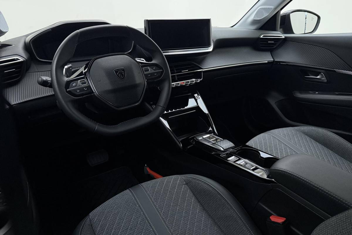 Peugeot 208 Peugeot 208 1.2 Hybrid 110 e-DCS6 Allure | Achteruitrijcamera | Adaptive cruise-control | Full-map navigatie | Stuurversnellingen | Verkeersborddetectie | Hill-hold | Apple carplay/Android auto | Dodehoekdetectie |