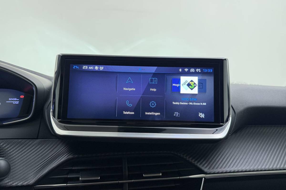 Peugeot 208 Peugeot 208 1.2 Hybrid 110 e-DCS6 Allure | Achteruitrijcamera | Adaptive cruise-control | Full-map navigatie | Stuurversnellingen | Verkeersborddetectie | Hill-hold | Apple carplay/Android auto | Dodehoekdetectie |