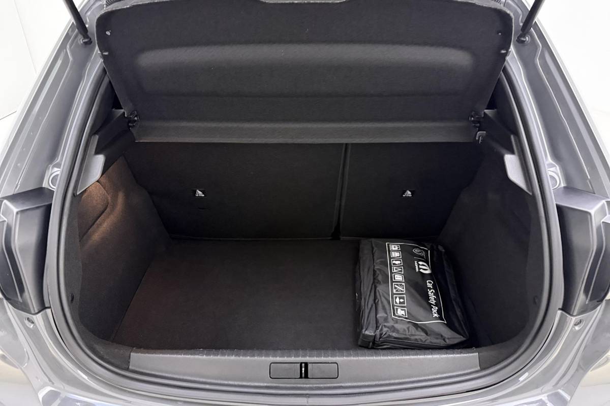 Peugeot 208 Peugeot 208 1.2 Hybrid 110 e-DCS6 Allure | Achteruitrijcamera | Adaptive cruise-control | Full-map navigatie | Stuurversnellingen | Verkeersborddetectie | Hill-hold | Apple carplay/Android auto | Dodehoekdetectie |
