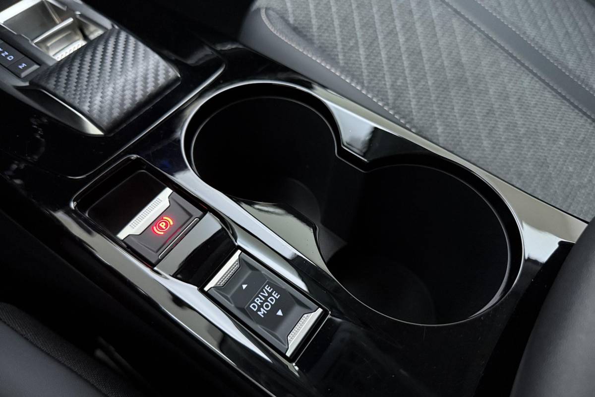 Peugeot 208 Peugeot 208 1.2 Hybrid 110 e-DCS6 Allure | Achteruitrijcamera | Adaptive cruise-control | Full-map navigatie | Stuurversnellingen | Verkeersborddetectie | Hill-hold | Apple carplay/Android auto | Dodehoekdetectie |