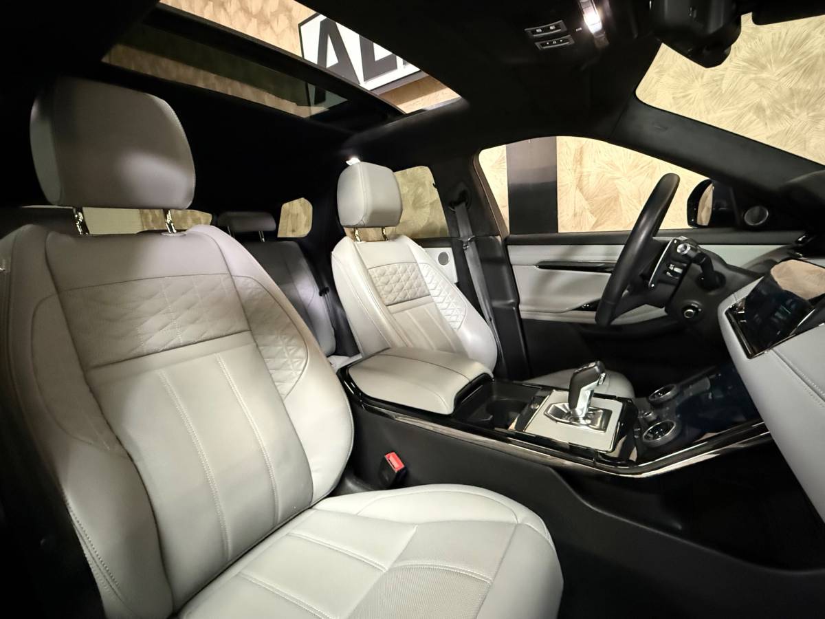Land Rover Range Rover Evoque Land Rover Range Rover Evoque 1.5 P300e AWD Autobiography R Dynamic | Pano | Stoelverwarming | Camera | Led | Carplay