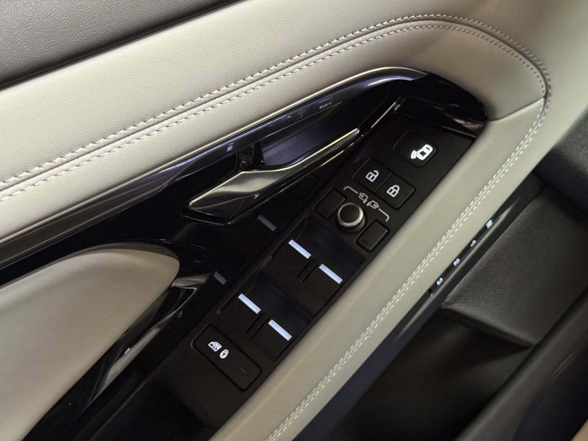 Land Rover Range Rover Evoque Land Rover Range Rover Evoque 1.5 P300e AWD Autobiography R Dynamic | Pano | Stoelverwarming | Camera | Led | Carplay