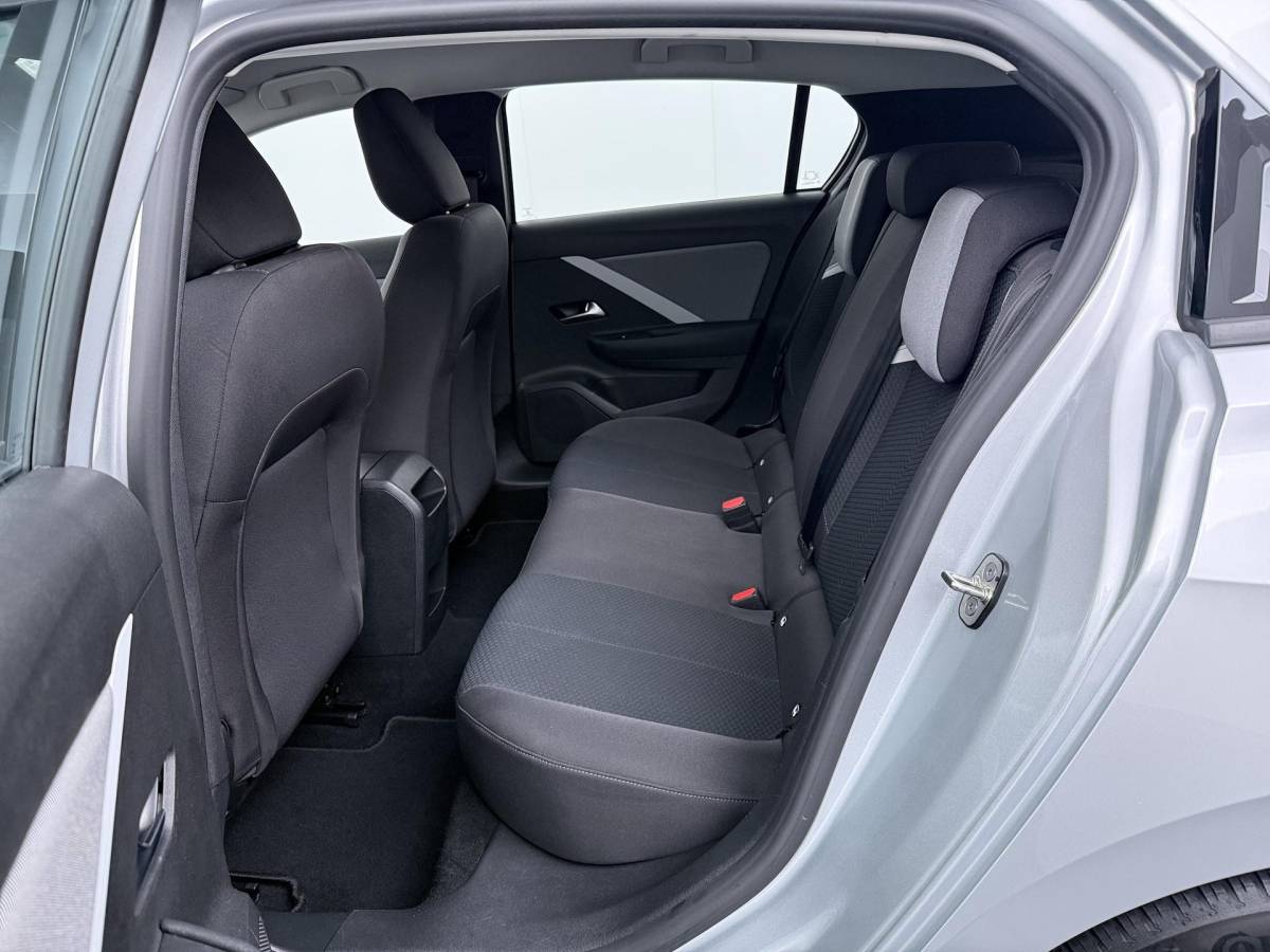 Opel Astra Opel Astra 1.2 Level 2 – Navigatie – Climate Control – LED Koplampen