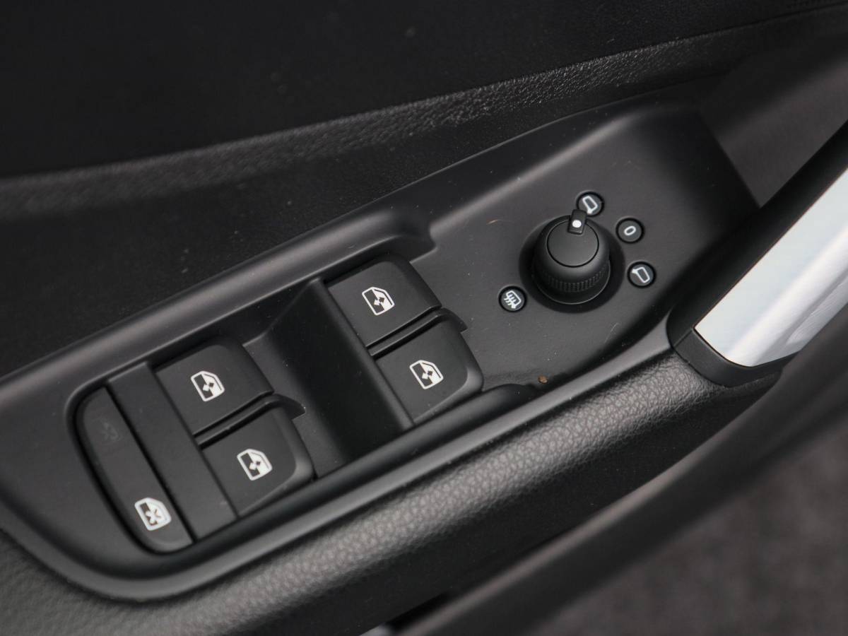 Audi Q2 Audi Q2 35 TFSi 150 Pk Automaat S-Line | Stoelverwarming | Virtual Cockpit | Trekhaak | Climatronic | 17 Inch | 109.156 Km !!
