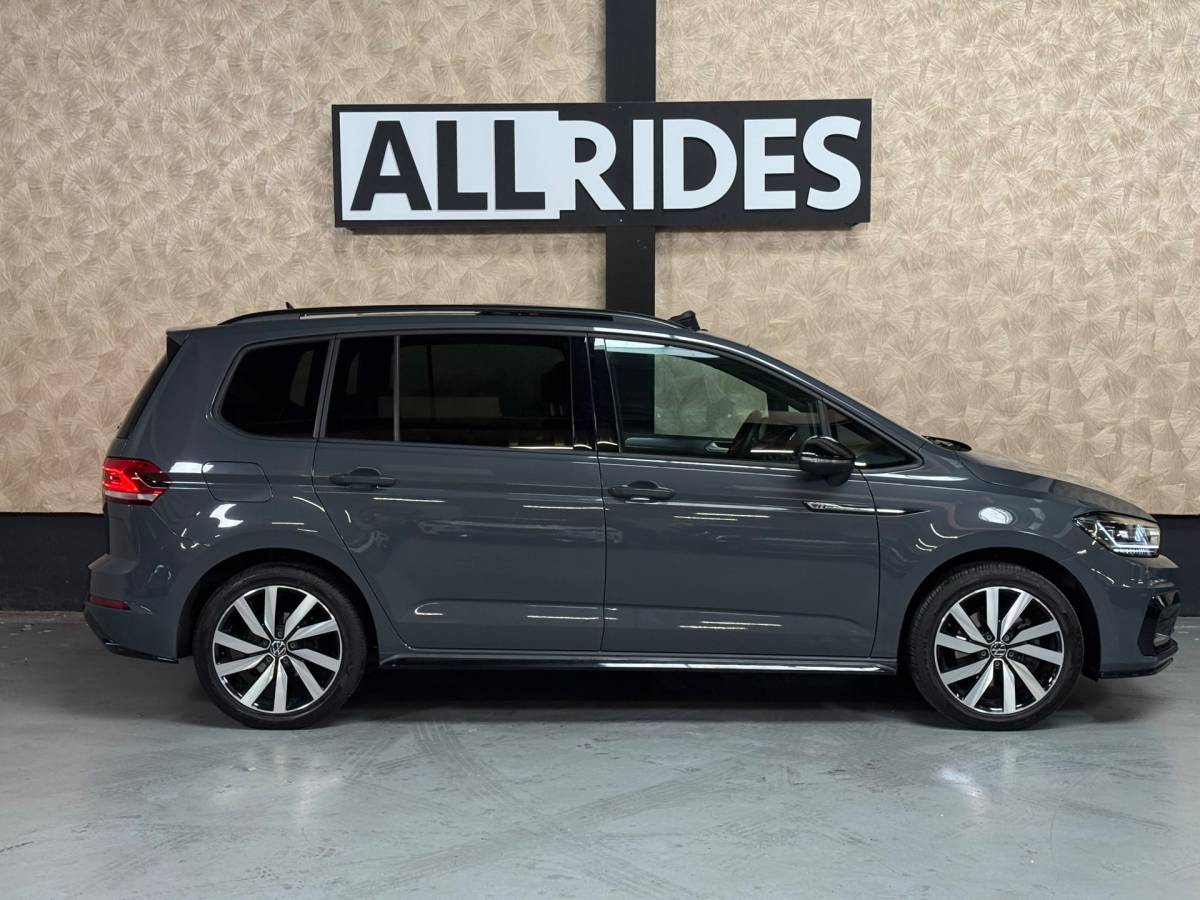 Volkswagen Touran Volkswagen Touran 1.4 TSI Highline Business R 7p | Pano | Trekhaak | Stoel/Stuur verwarming | Camera | Carplay