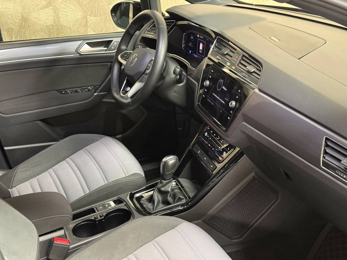 Volkswagen Touran Volkswagen Touran 1.4 TSI Highline Business R 7p | Pano | Trekhaak | Stoel/Stuur verwarming | Camera | Carplay